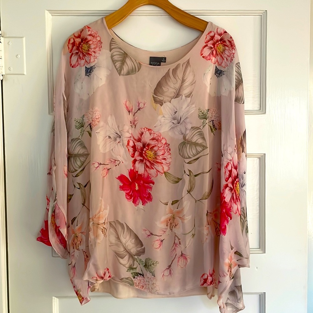 Moda Seta floral blouse. Size Medium.